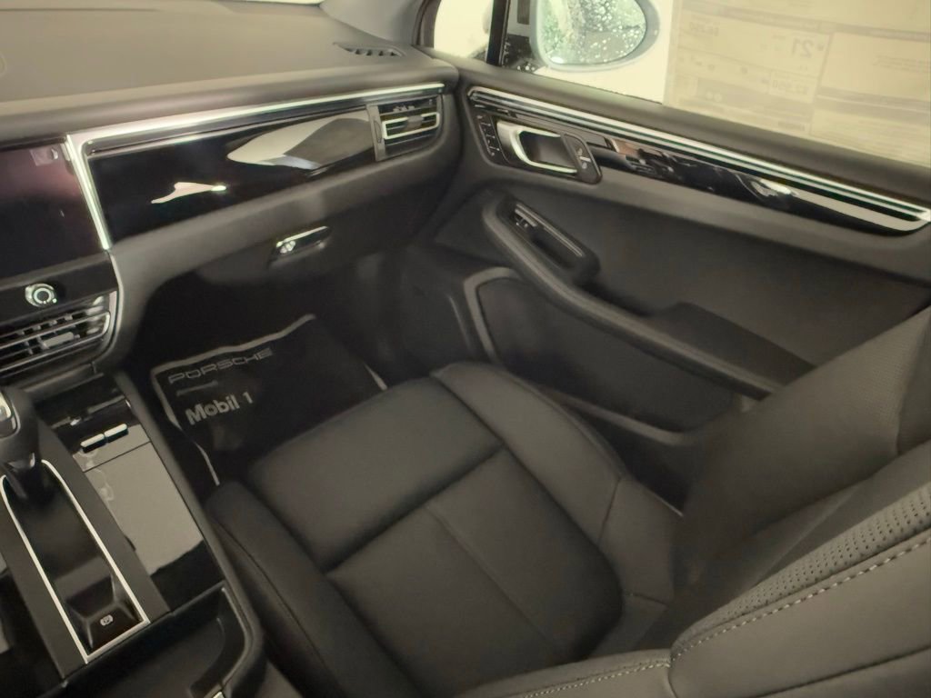 New 2026 Porsche Macan image 23