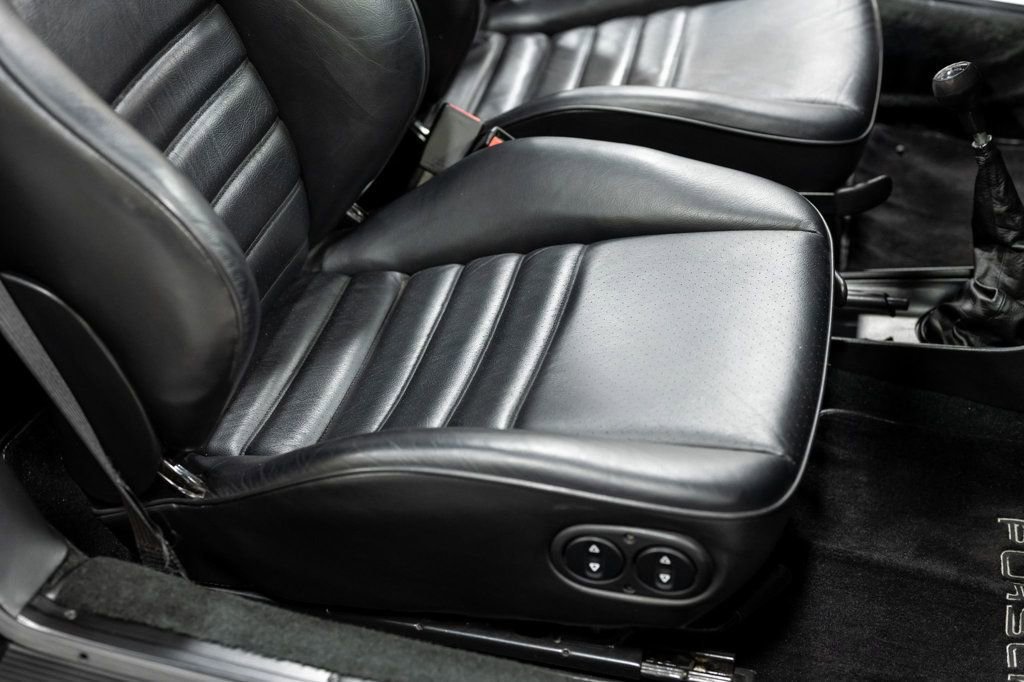 Used 1989 Porsche 911 Carrera RWD image 23