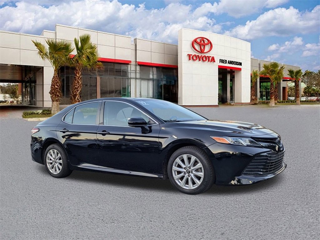 Used 2019 Toyota Camry LE image 2