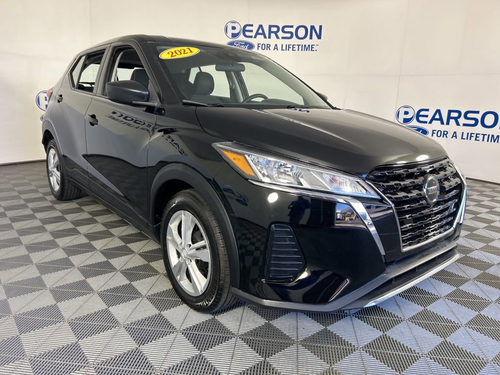 Used 2021 Nissan Kicks S image 3