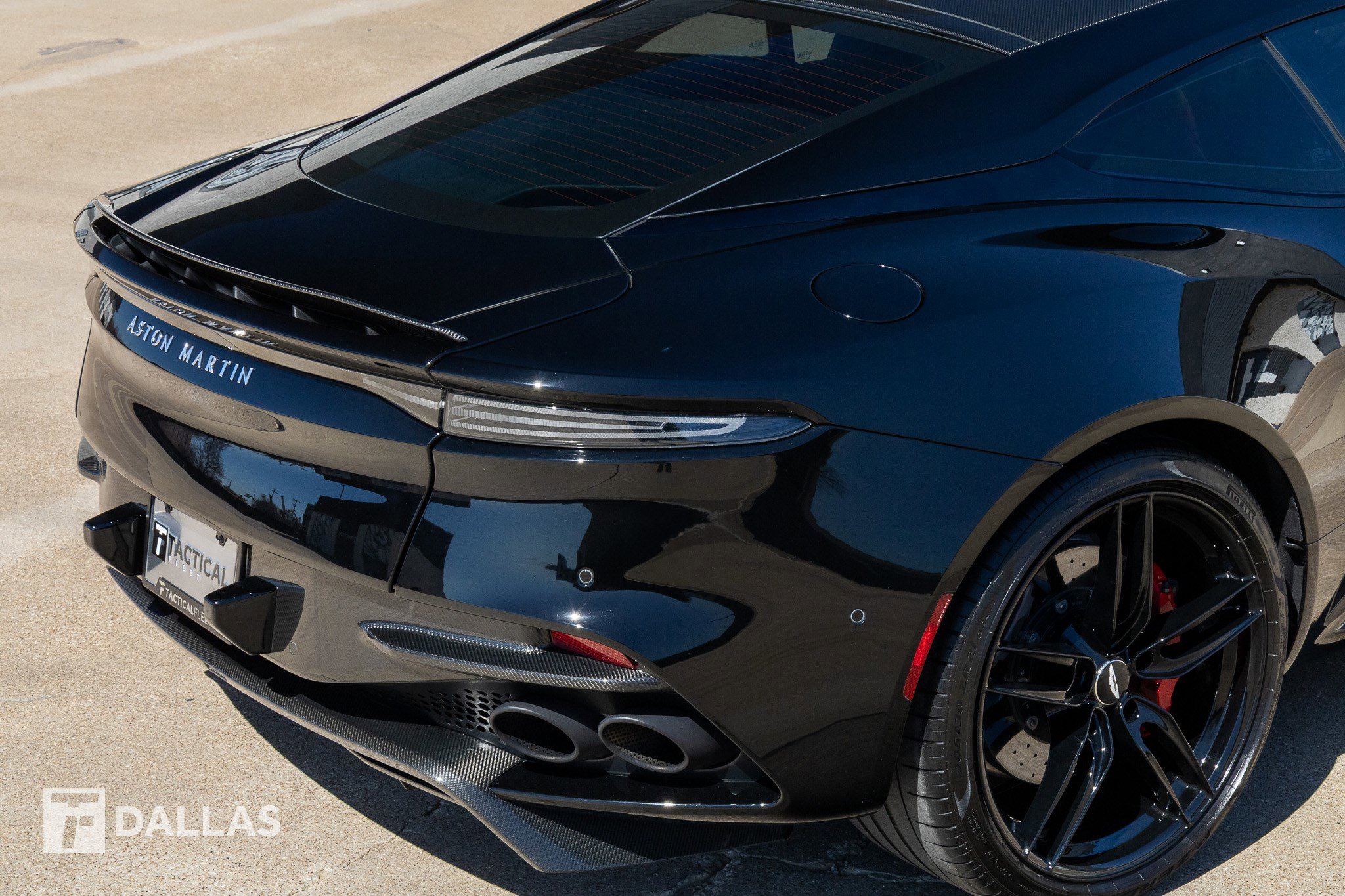 Used 2020 Aston Martin DBS Superleggera RWD image 17