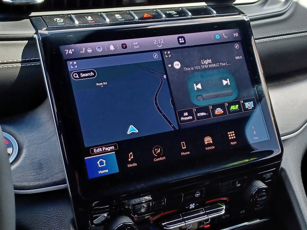 Used 2025 Jeep Grand Cherokee Limited w/ Black Appearance Package image 24