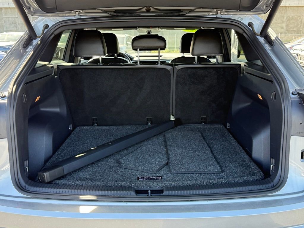 Certified 2022 Volkswagen Atlas Cross Sport SE image 8