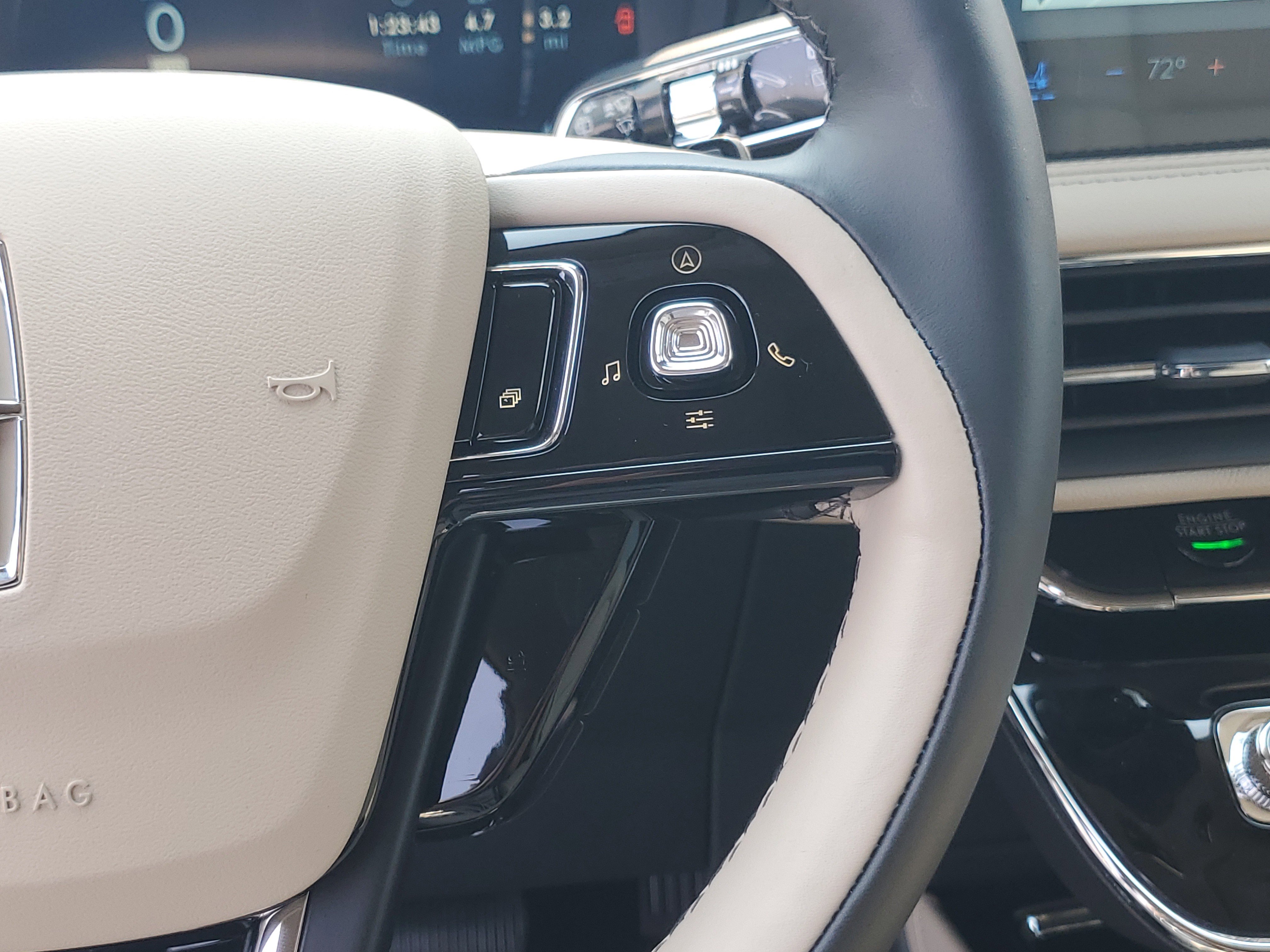 New 2025 Lincoln Corsair Reserve image 18