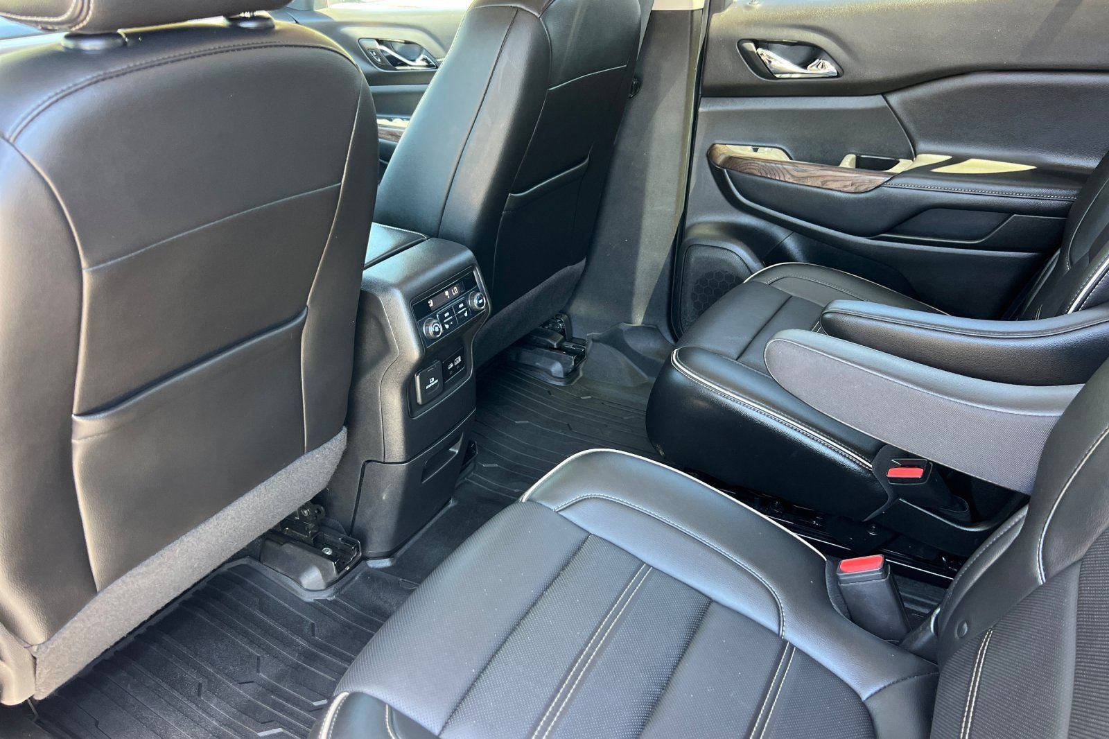 Used 2021 GMC Acadia Denali w/ Denali Ultimate Package AWD/4WD image 14