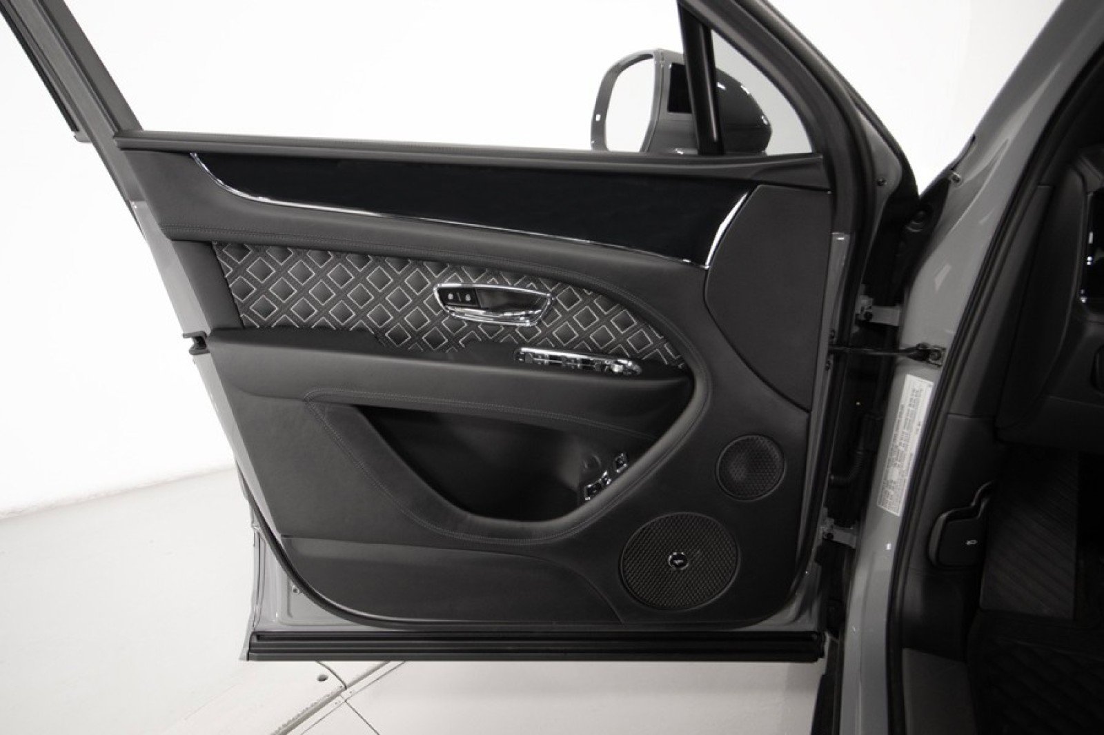 Used 2023 Bentley Bentayga Speed image 40