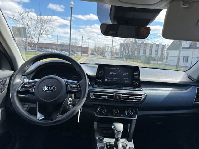 Certified 2021 Kia Seltos S image 3