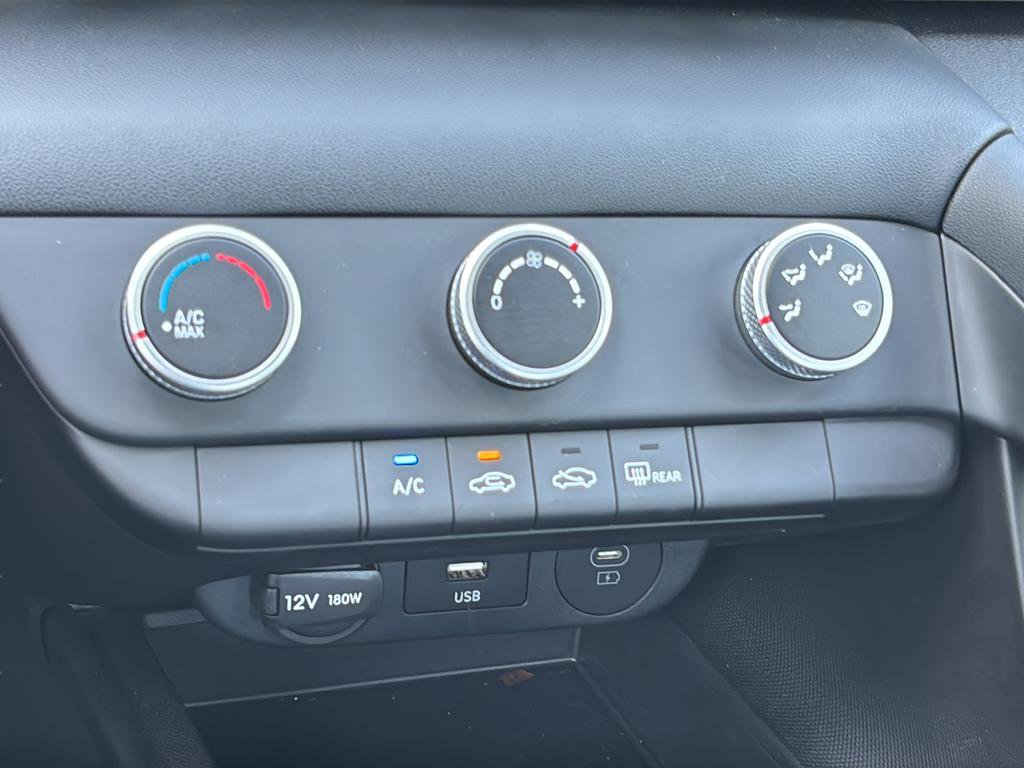 Used 2025 Hyundai Elantra SE FWD image 28