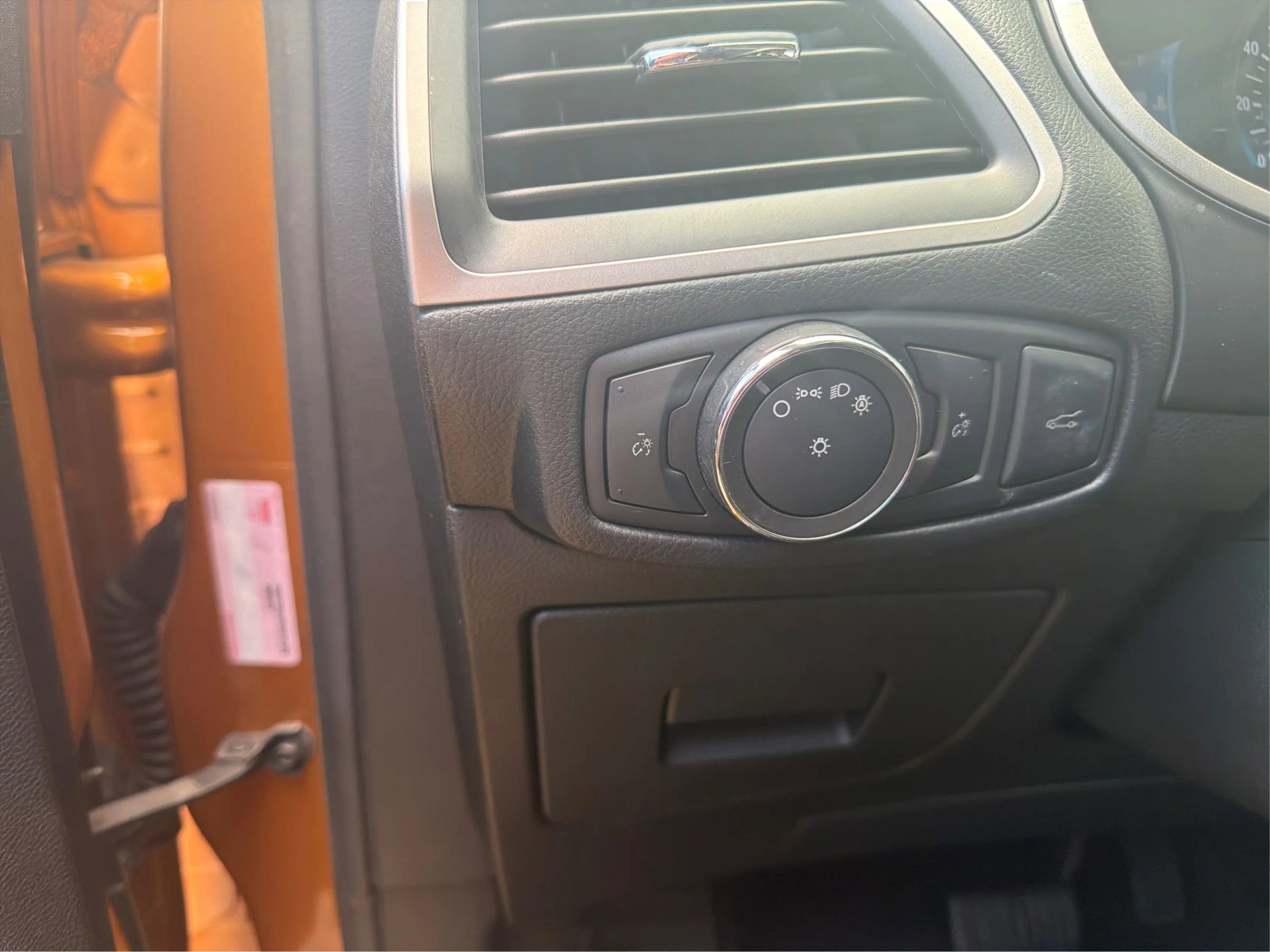 Used 2016 Ford Edge SEL FWD image 17