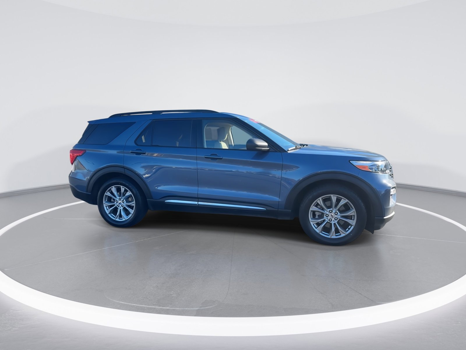 Used 2021 Ford Explorer XLT w/ Equipment Group 202A image 10