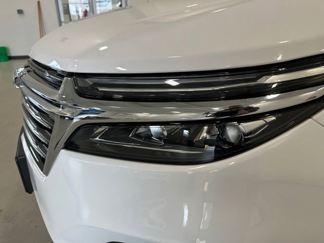 Used 2023 Chevrolet Equinox Premier AWD/4WD image 11
