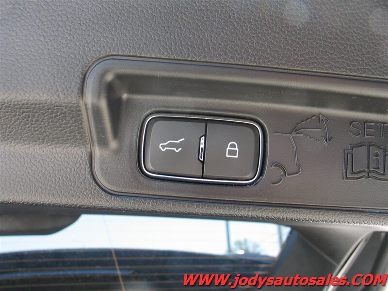 Used 2020 Ford Explorer 4WD w/ Class III Trailer Tow Package image 28