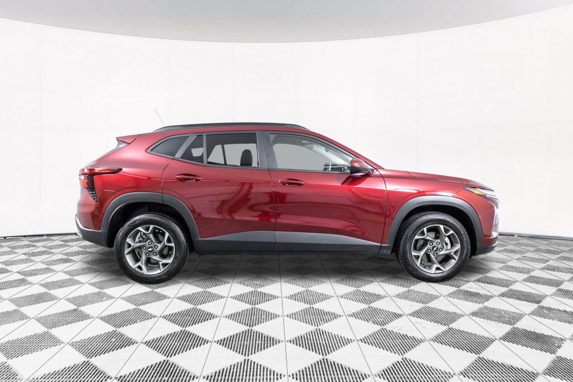 Used 2025 Chevrolet Trax LT FWD image 19