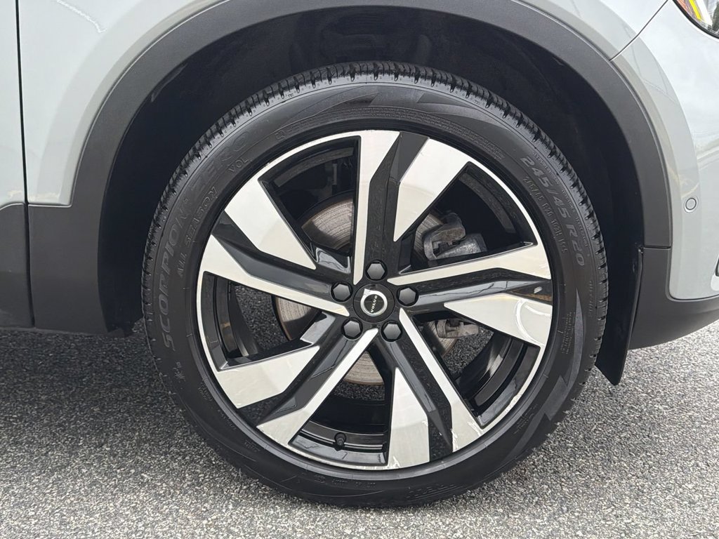 Certified 2024 Volvo XC40 B5 Plus w/ Climate Package AWD/4WD image 13