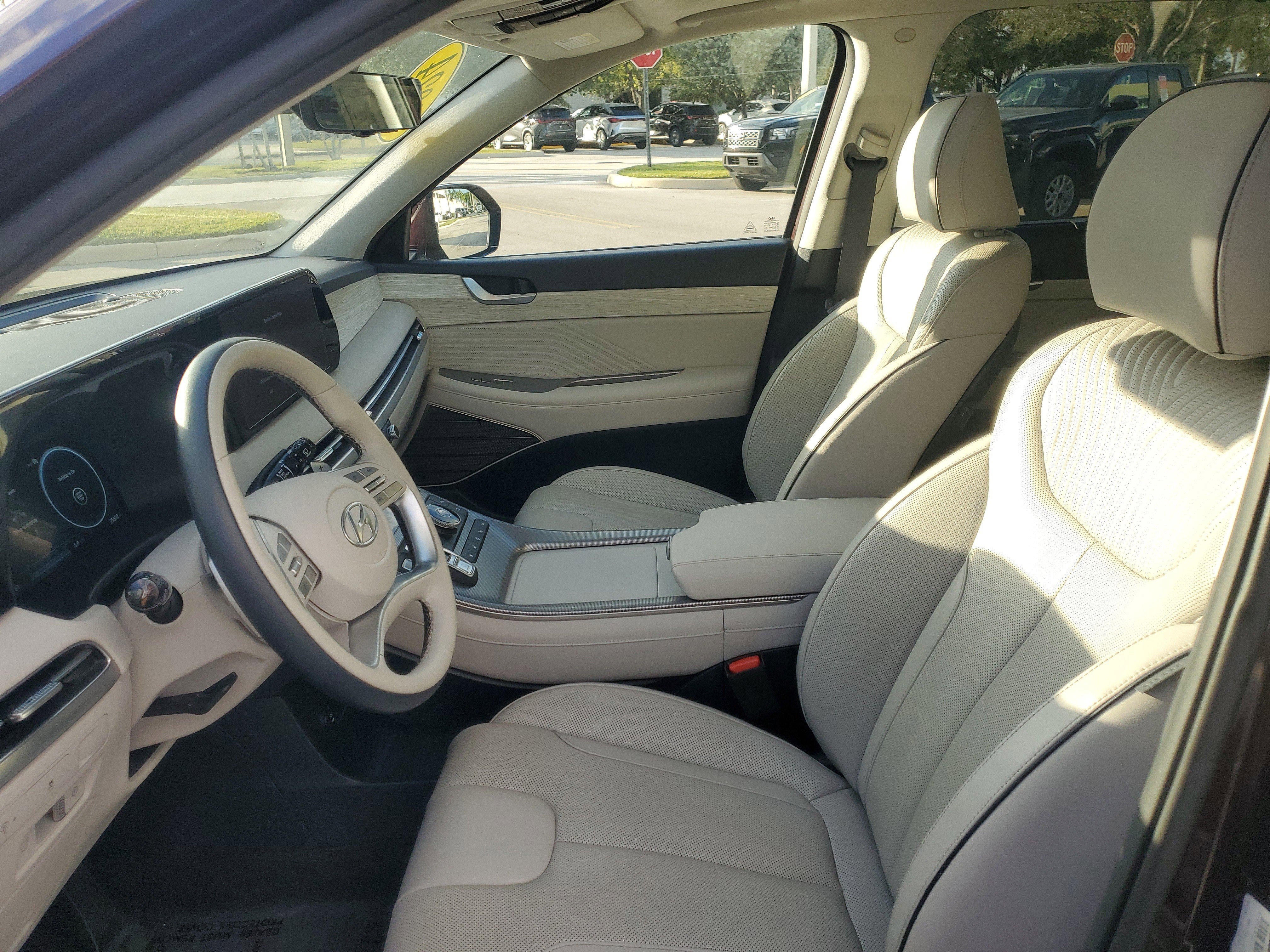 Used 2024 Hyundai Palisade Calligraphy image 16