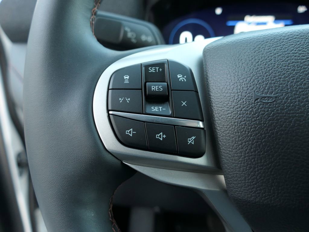 Used 2025 Ford Explorer Active w/ Active Comfort Package image 16