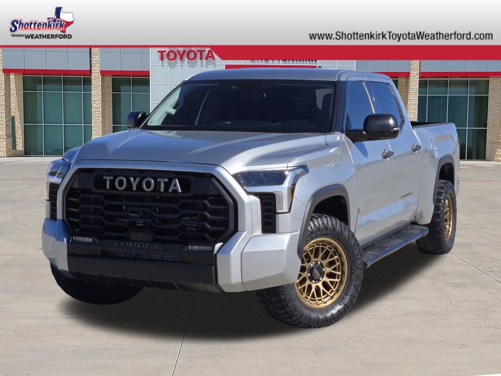 Used 2022 Toyota Tundra SR5 w/ SR5 Convenience Package image 1
