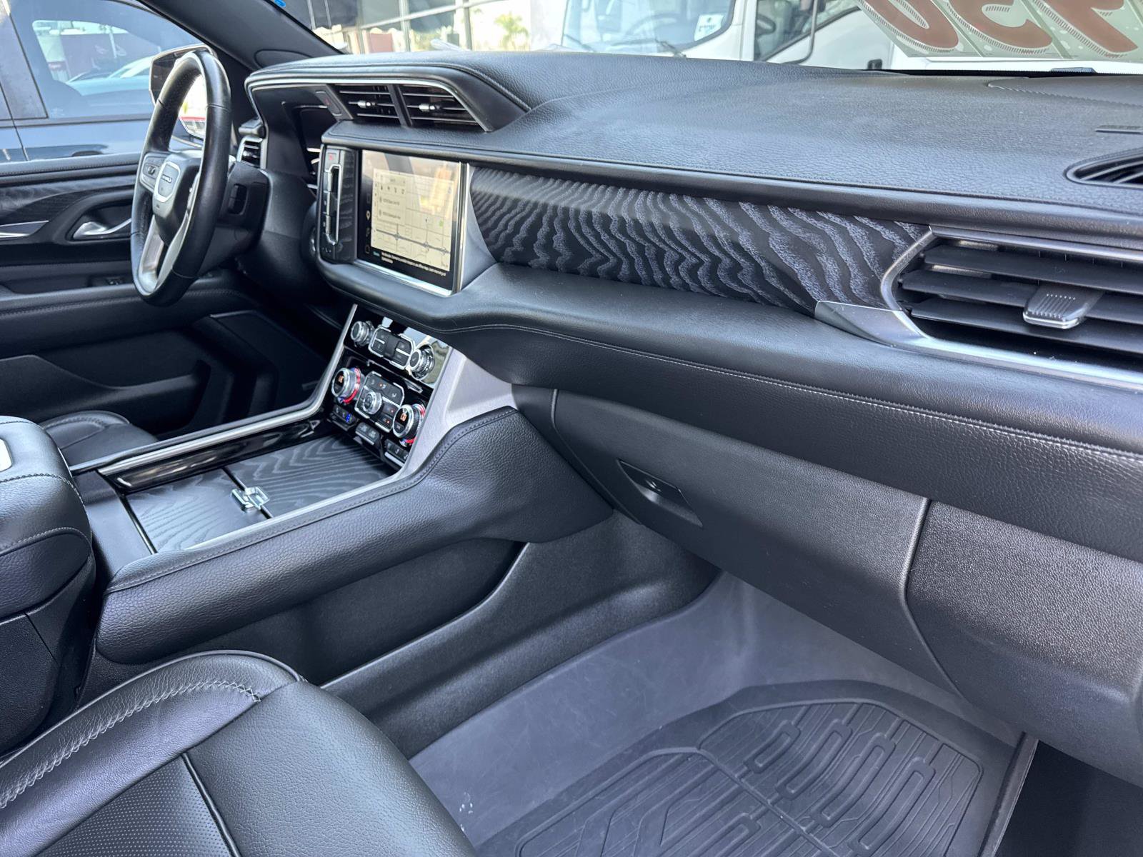 Used 2022 GMC Yukon Denali AWD/4WD image 32