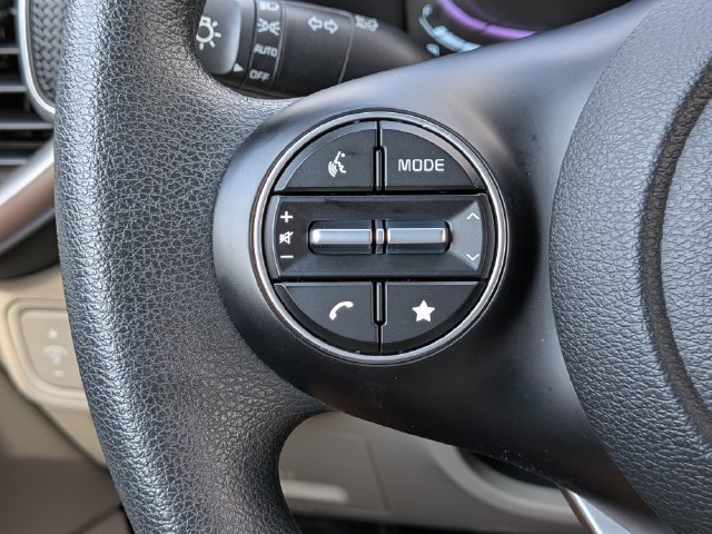 Certified 2025 Kia Soul LX w/ LX Technology Package FWD image 25