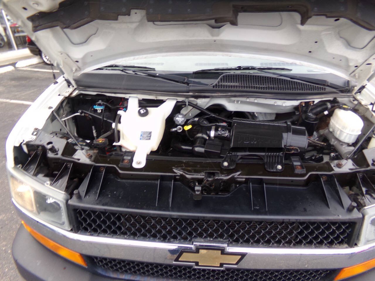 Used 2019 Chevrolet Express 3500 w/ Power Convenience Package RWD image 17