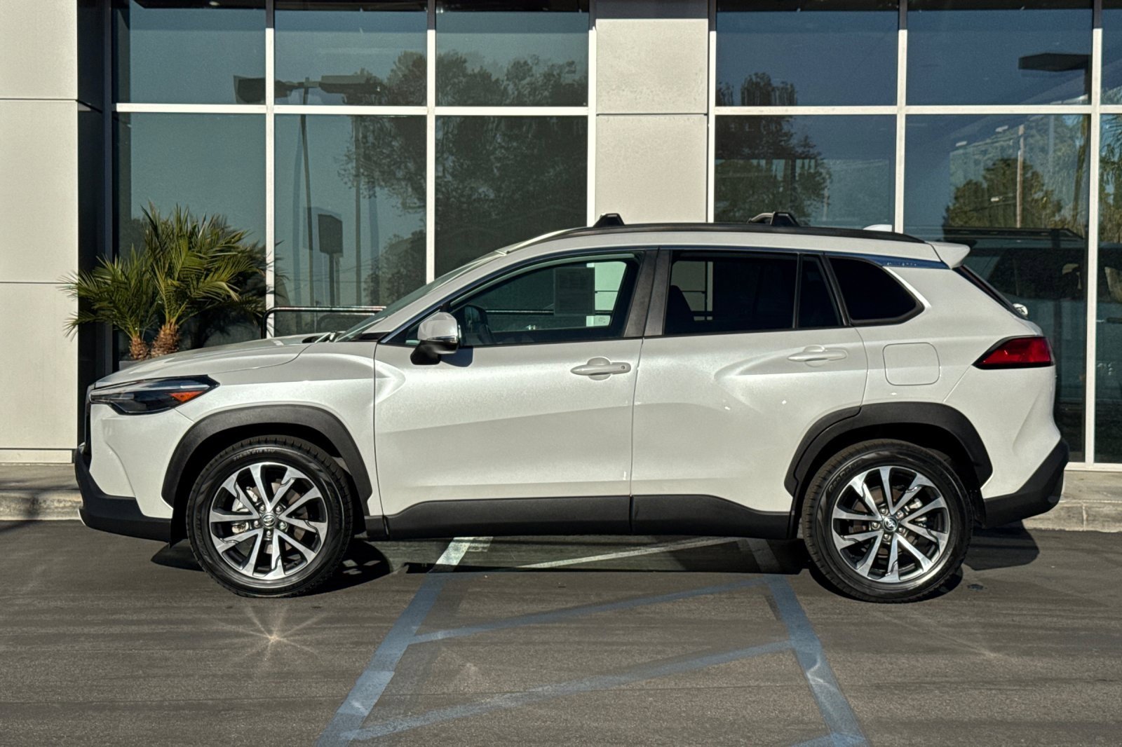 Certified 2023 Toyota Corolla Cross XLE image 9