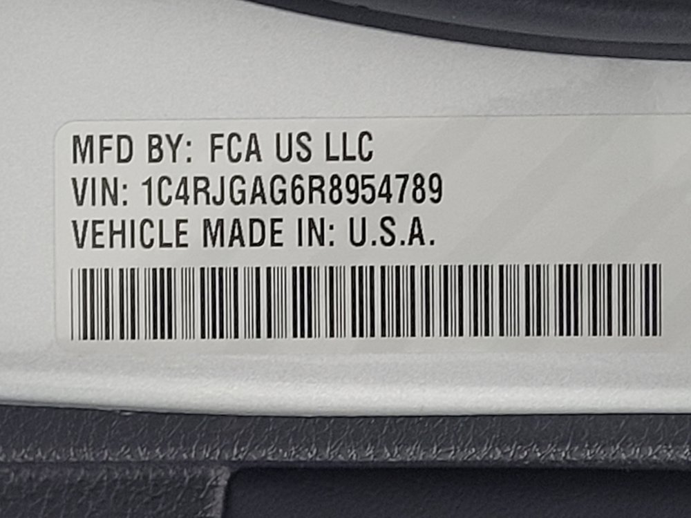 Used 2024 Jeep Grand Cherokee Laredo RWD image 33