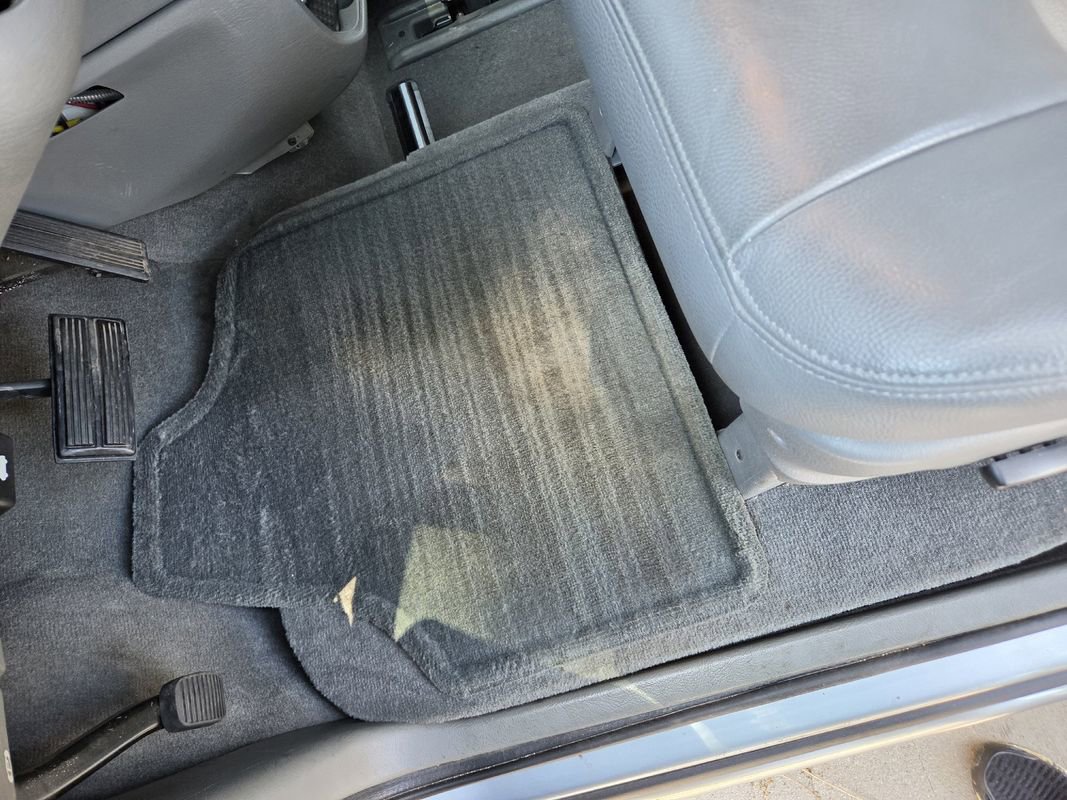 Used 2005 Dodge Grand Caravan SXT w/ Leather Interior Group FWD image 40