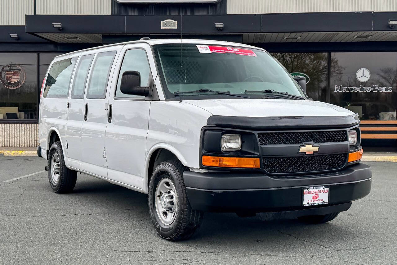 Used 2016 Chevrolet Express 2500 RWD image 1