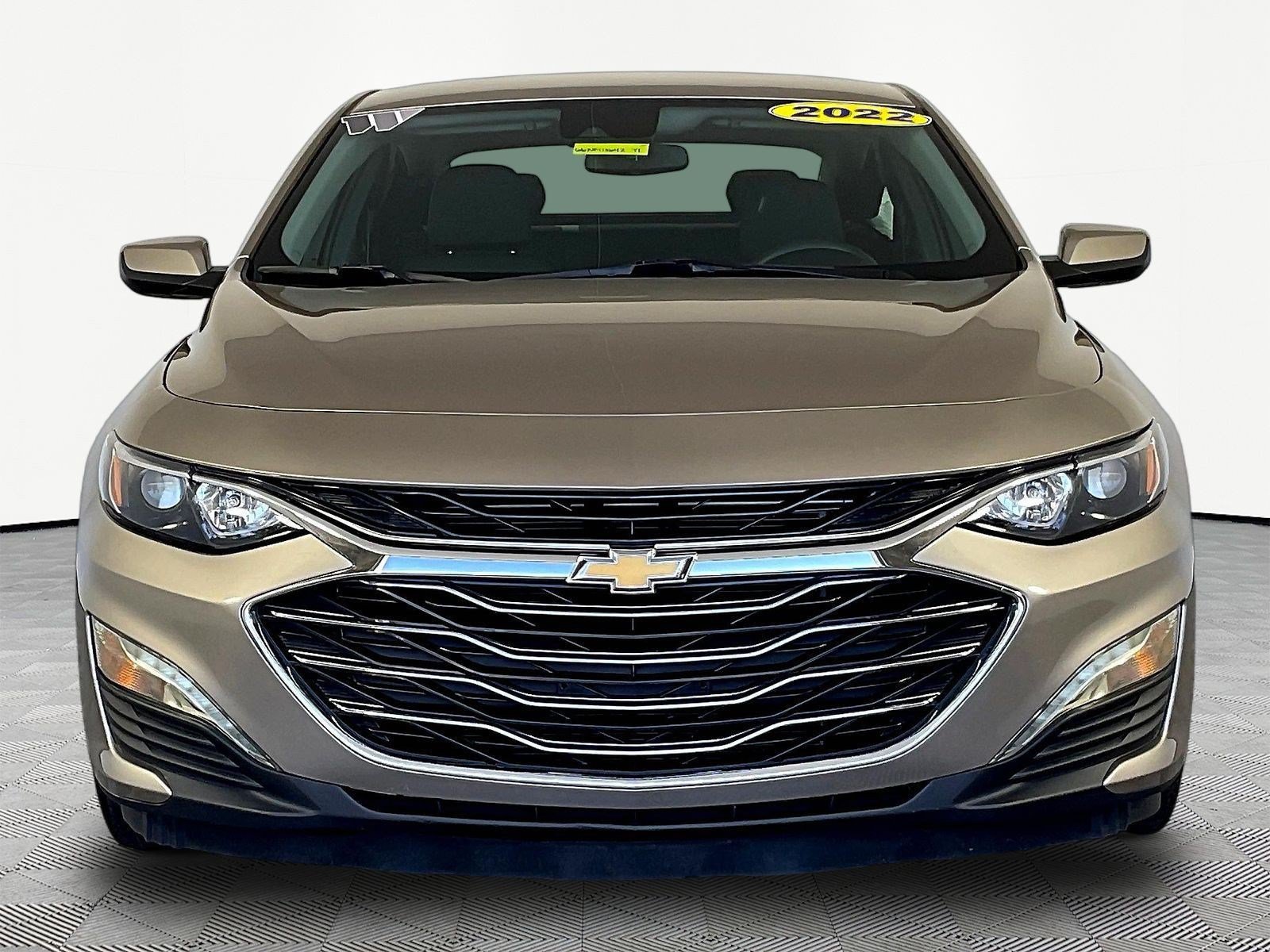 Used 2022 Chevrolet Malibu LT FWD image 2