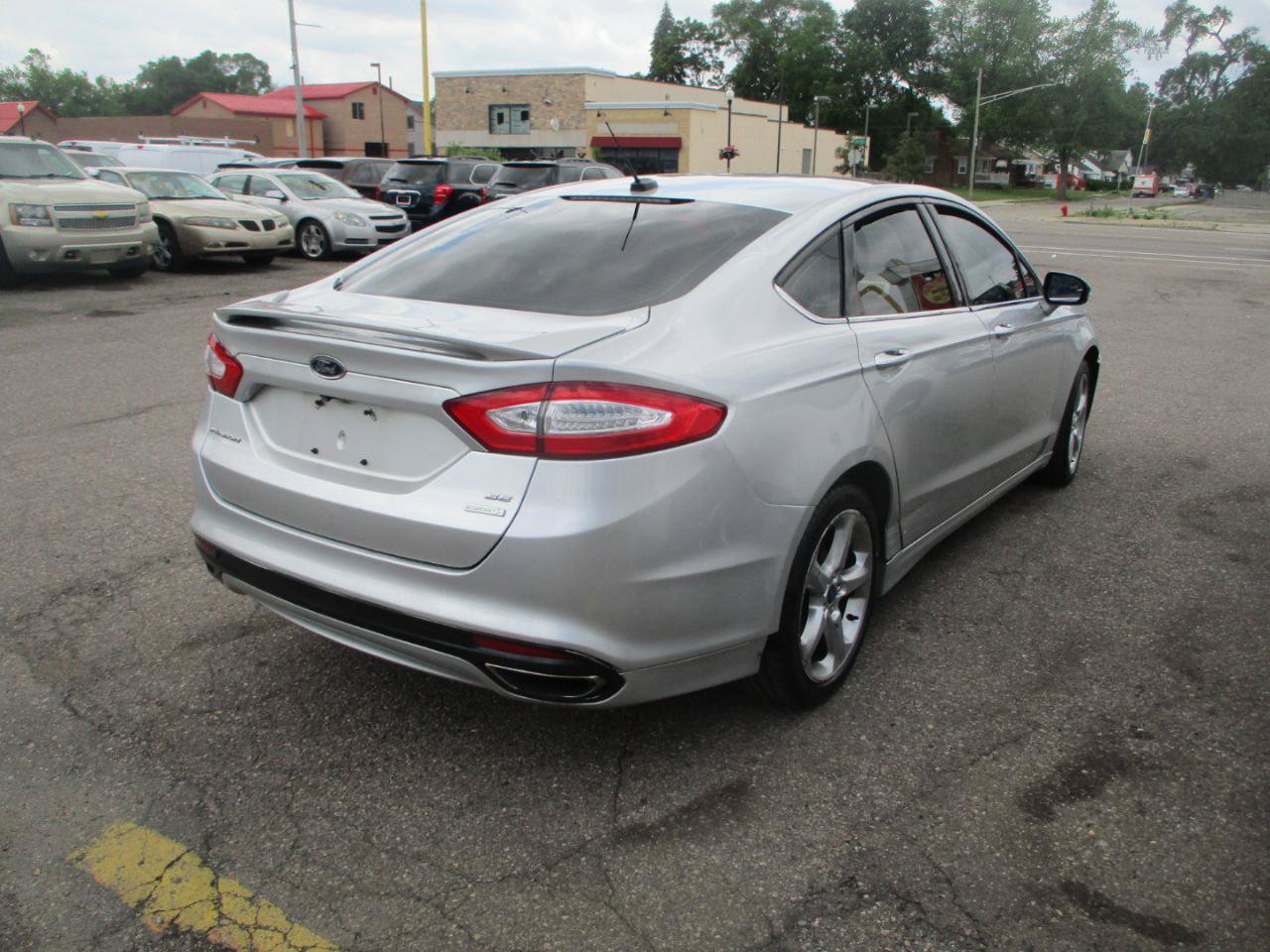 Used 2016 Ford Fusion SE w/ Equipment Group 201A FWD image 5