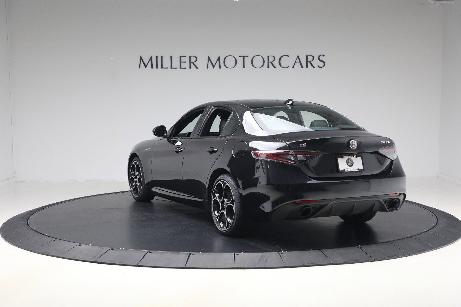 Used 2024 Alfa Romeo Giulia Veloce image 5
