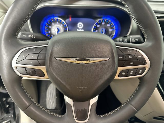 Used 2024 Chrysler Pacifica Touring-L image 20