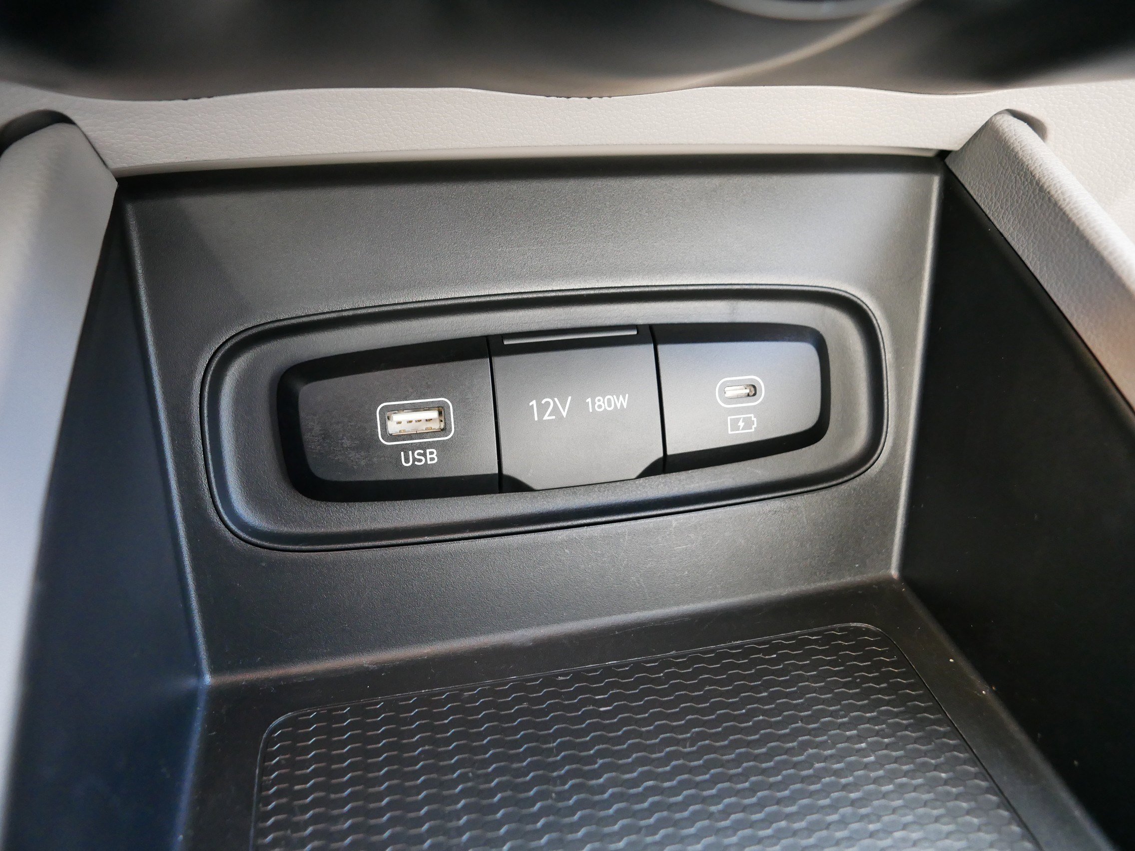 Certified 2023 Hyundai Venue SEL FWD image 33