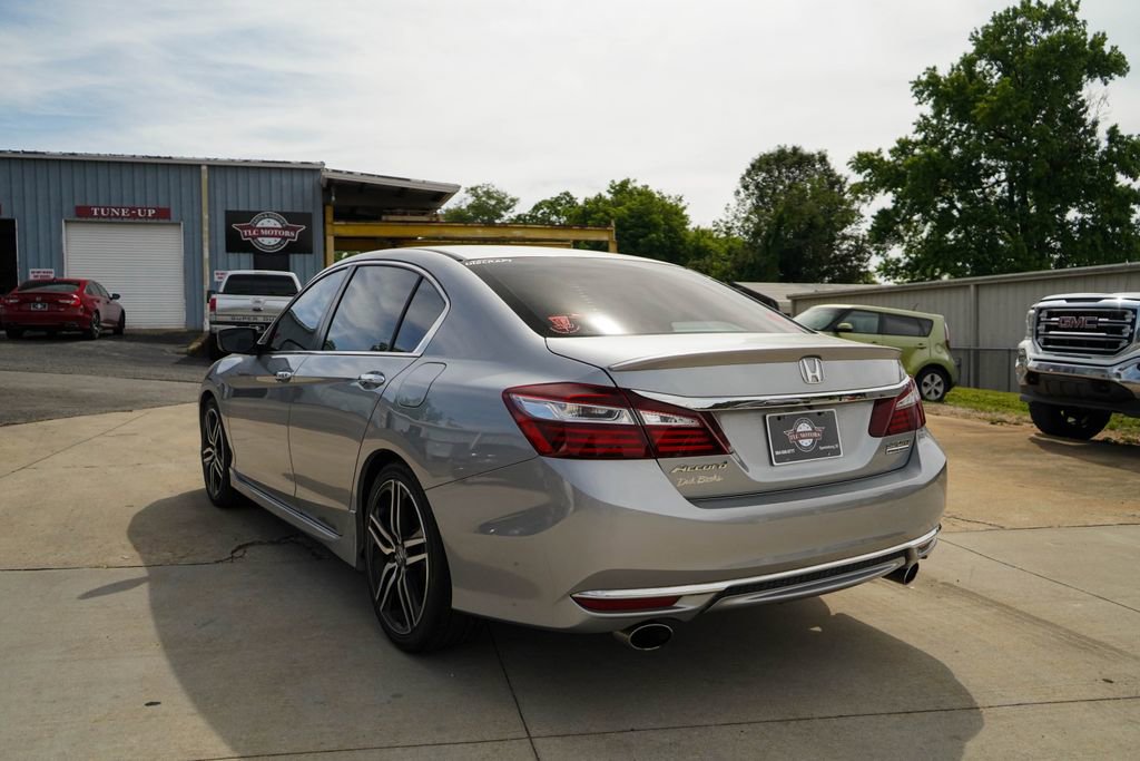 Used 2017 Honda Accord Sport Special Edition image 4