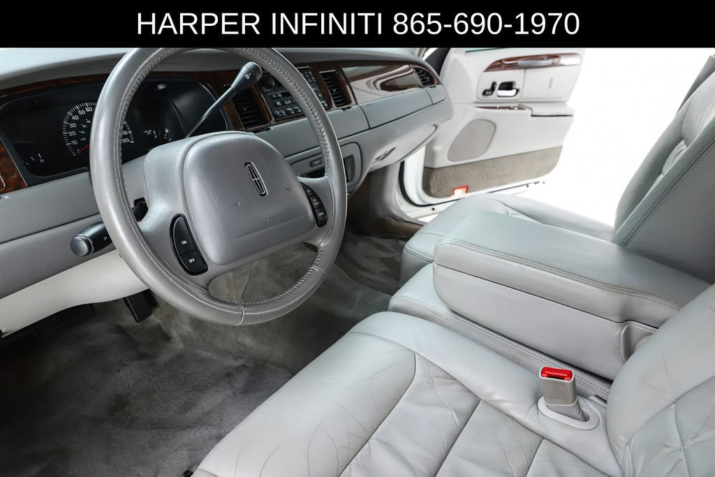 Used 2000 Lincoln Town Car Executive RWD image 20