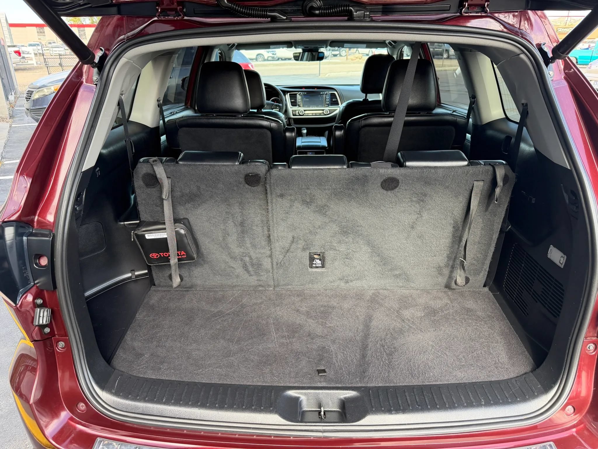 Used 2019 Toyota Highlander XLE FWD image 19