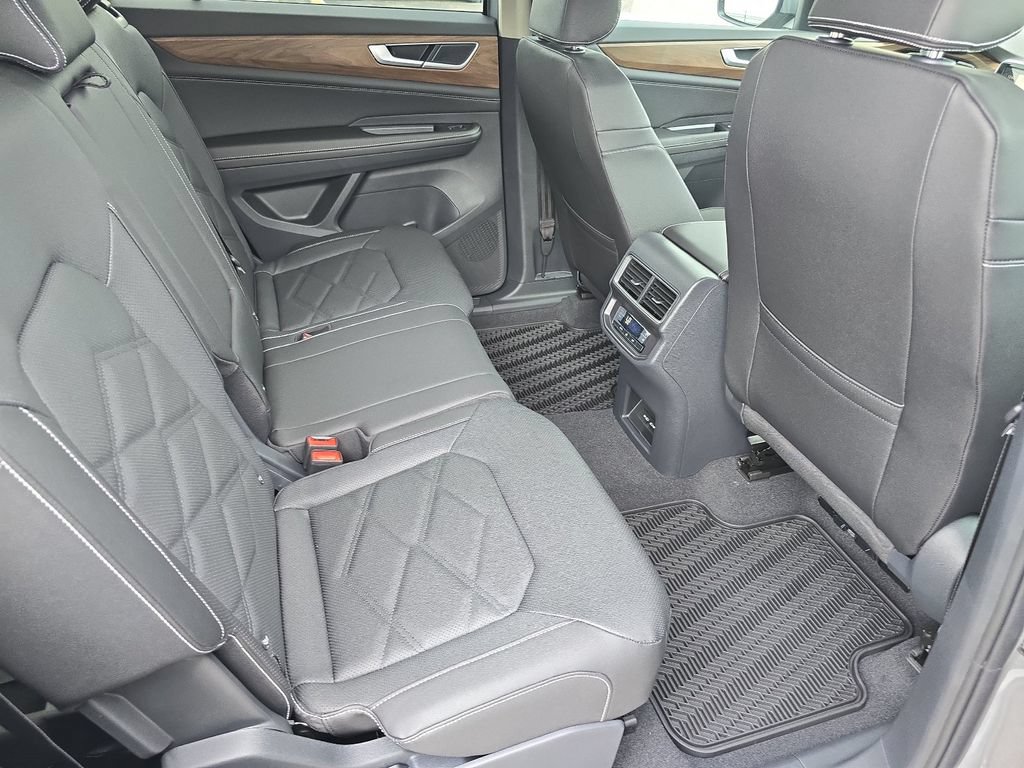 New 2026 Volkswagen Atlas SE FWD image 32