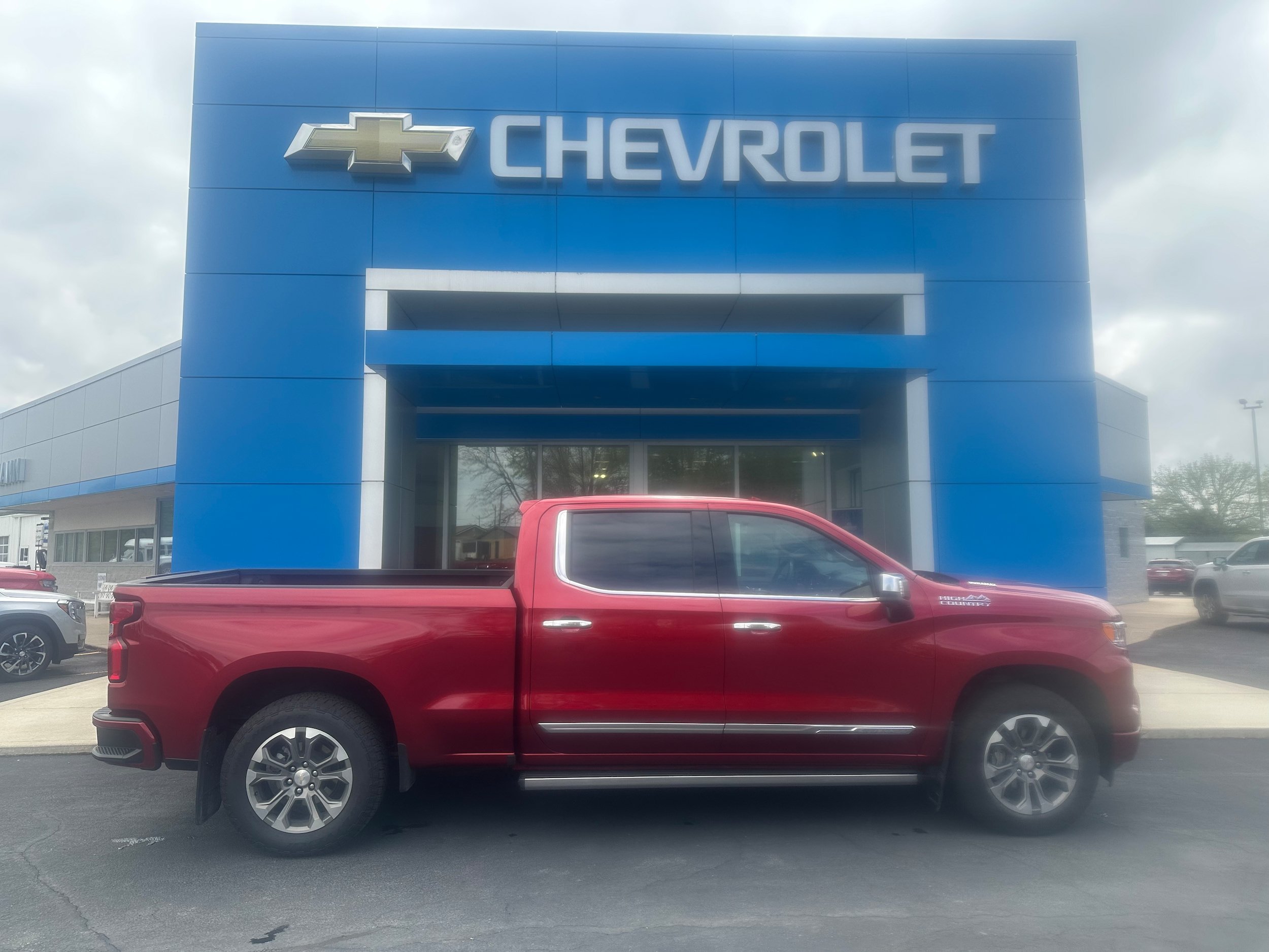 Used 2024 Chevrolet Silverado 1500 High Country w/ Technology Package AWD/4WD image 1