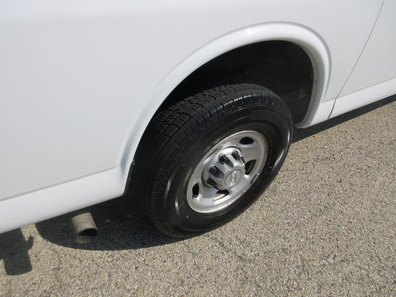 Used 2021 Chevrolet Express 2500 w/ Driver Convenience Package RWD image 14