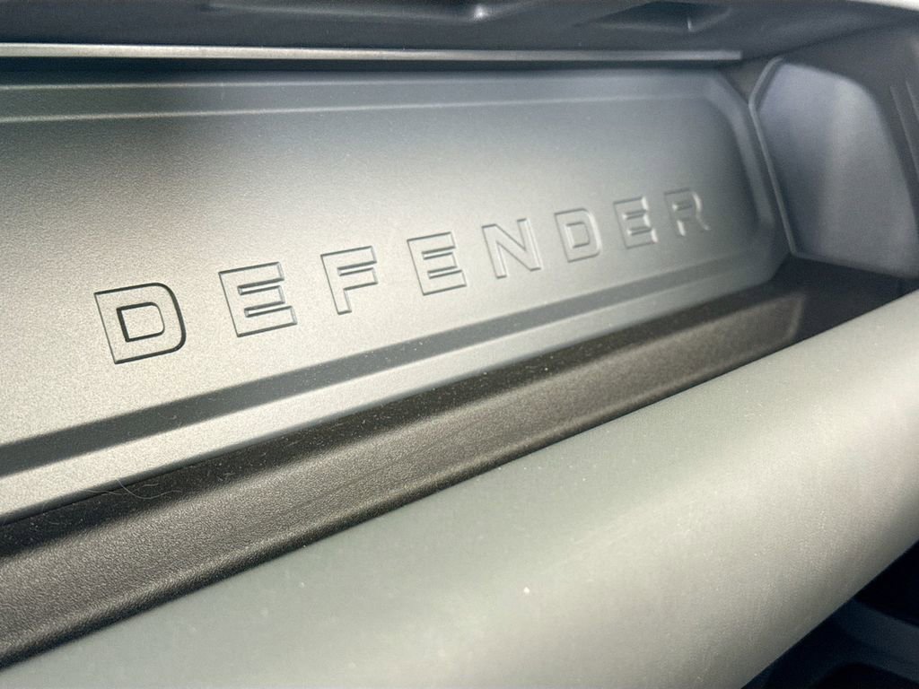 Used 2025 Land Rover Defender 110 X-Dynamic SE image 22