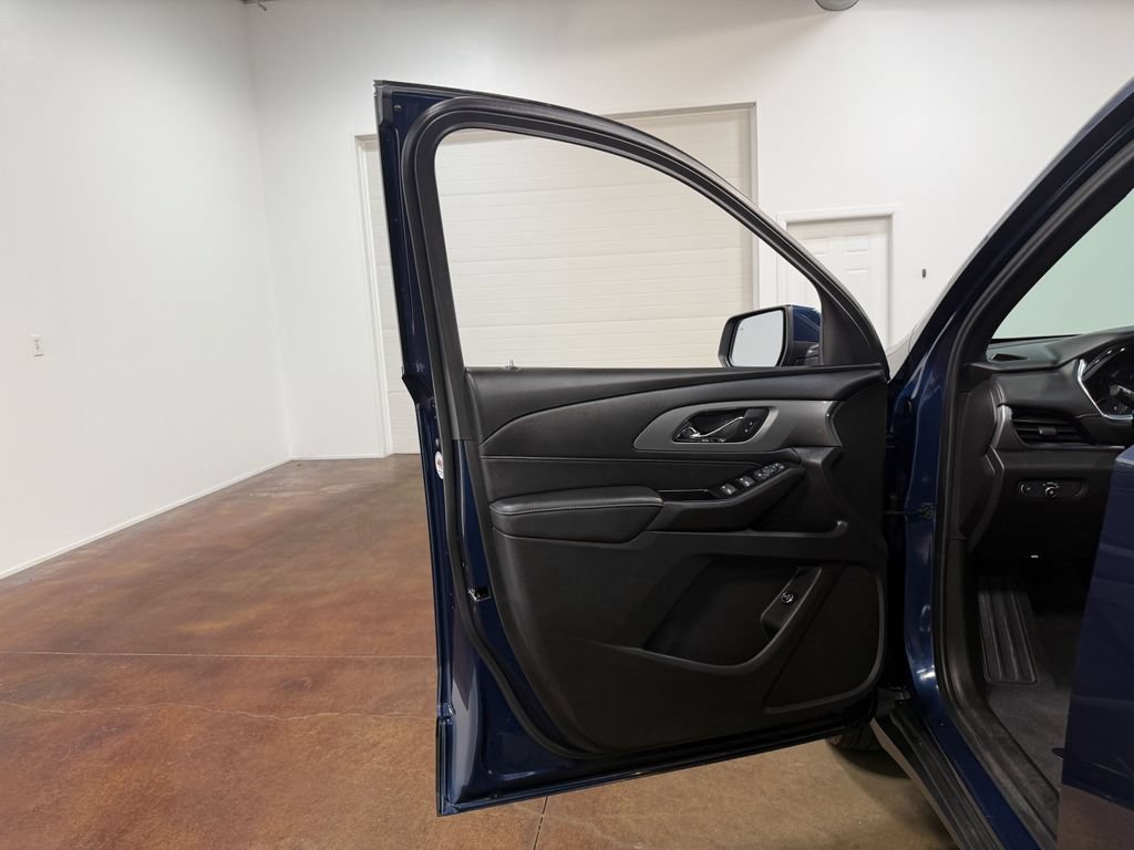 Used 2023 Chevrolet Traverse LT w/ LPO, Floor Liner Package AWD/4WD image 56