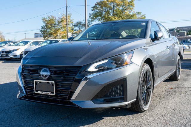 New 2025 Nissan Altima 2.5 SV image 2