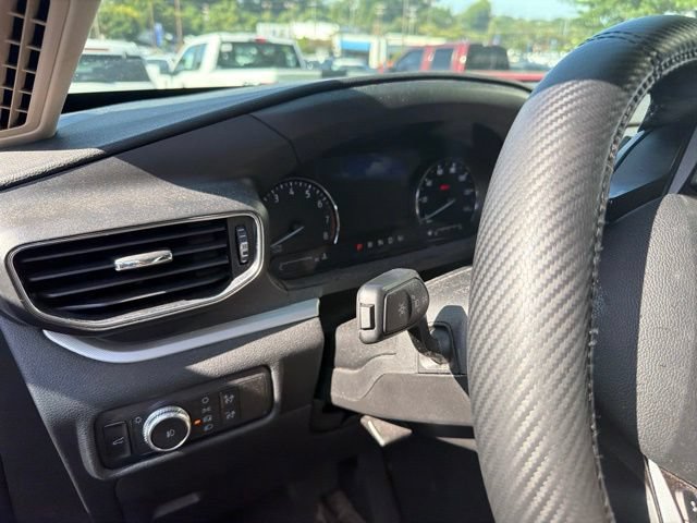 Used 2020 Ford Explorer XLT w/ Equipment Group 202A RWD image 13