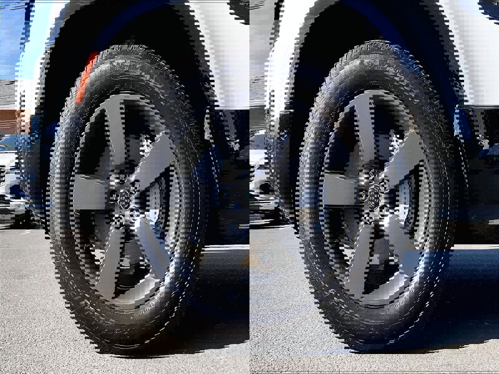 Used 2023 Land Rover Defender 130 X-Dynamic SE image 11