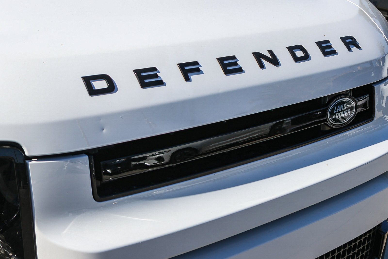 Certified 2025 Land Rover Defender 110 X-Dynamic SE AWD/4WD image 16