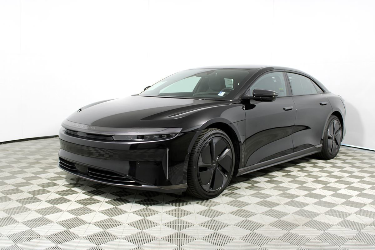 Used 2024 Lucid Air Pure image 3