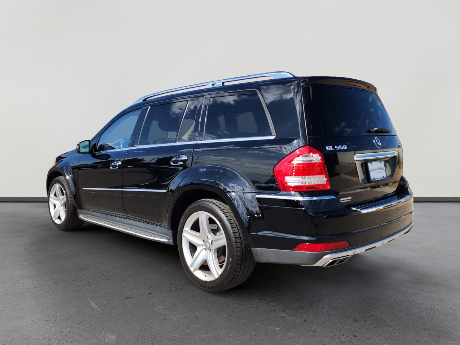 Used 2011 Mercedes-Benz GL 550 4MATIC w/ Chrome Accessory Pkg image 3