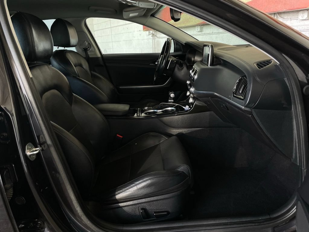 Used 2019 Kia Stinger RWD image 19