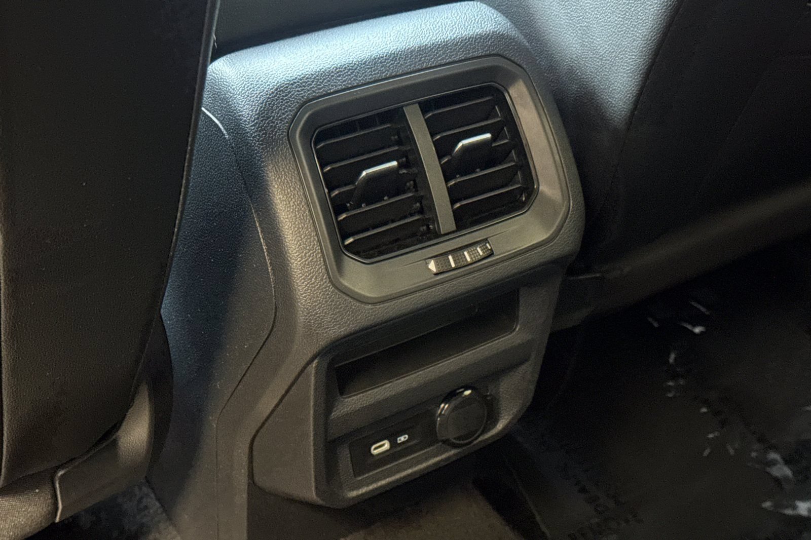 Used 2023 Volkswagen Tiguan SE R-Line FWD image 16