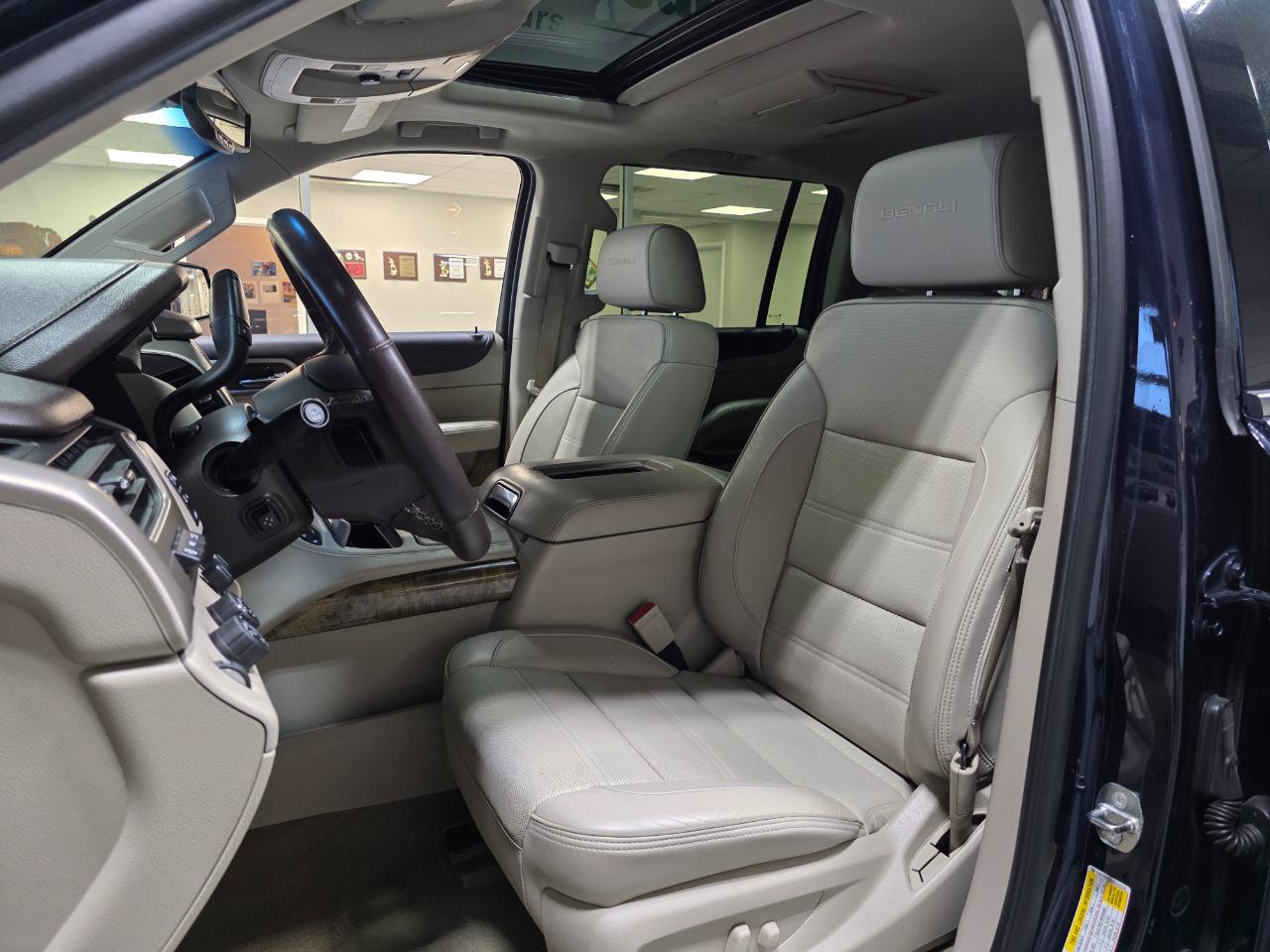Used 2017 GMC Yukon XL Denali w/ Open Road Package AWD/4WD image 15